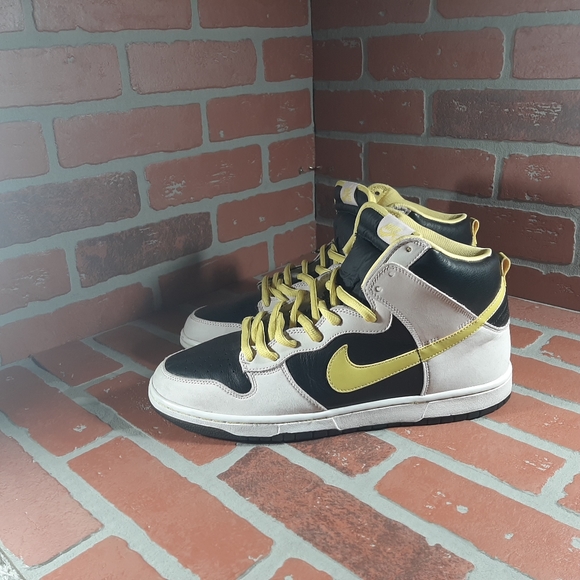 MISS PIGGY NIKE DUNKS - Picture 2 of 10